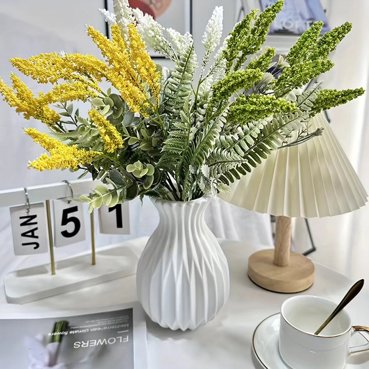 Nordic White Plastic Flower Vase